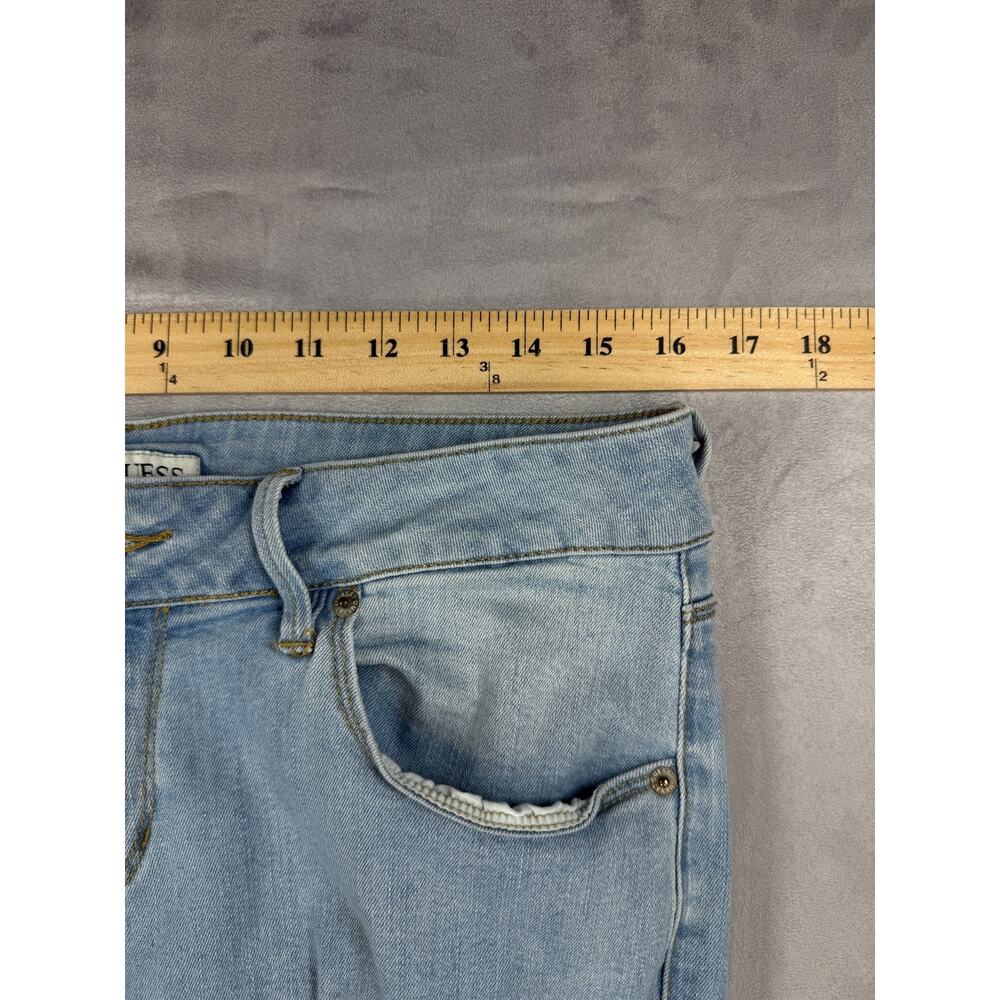 GUESS Jeans Women's Size 32 Curvy Light Wash Crop Distressed Stretch - Picture 6 of 9